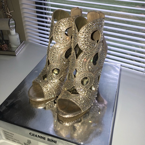 Gianni Bini Shoes - Gianni Bini Gold Heels